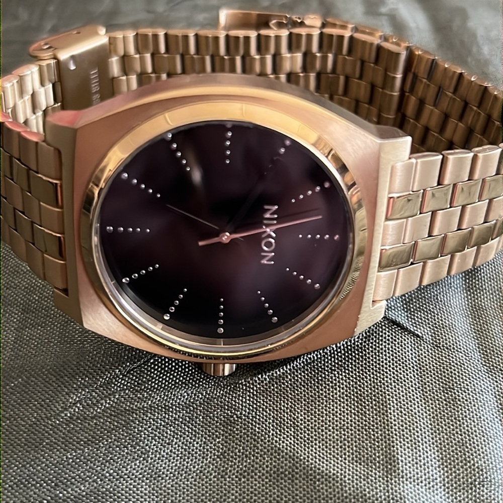 Nixon watch man are woman - Picture 3 of 8